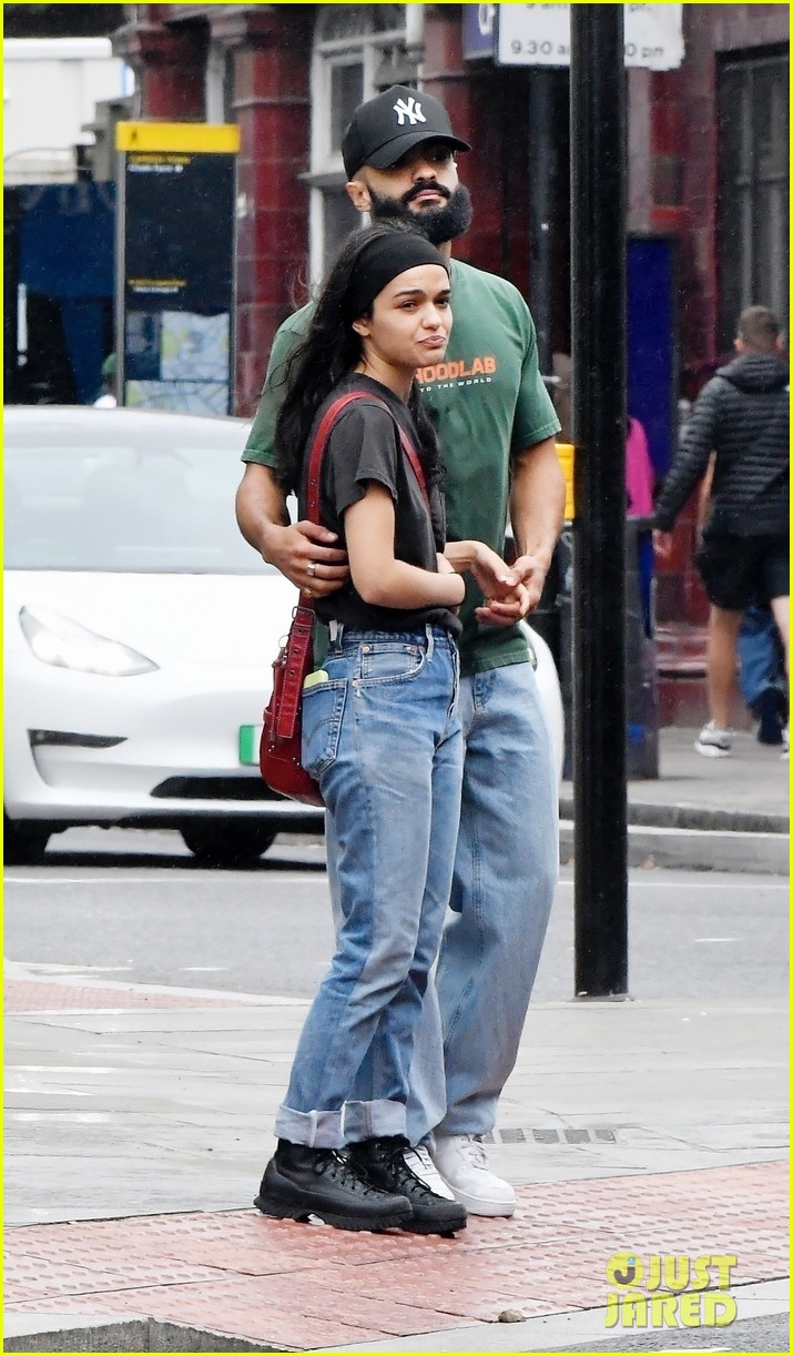 rachel-zegler-spotted-on-london-stroll-with-new-boyfriend-nathan-louis