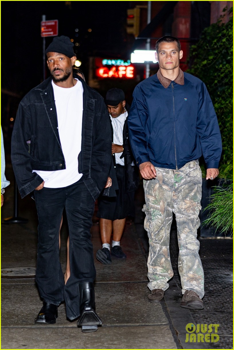 Jessica Alba & Danny Ramirez Hold Hands, Hang with Him's Marlon Wayans