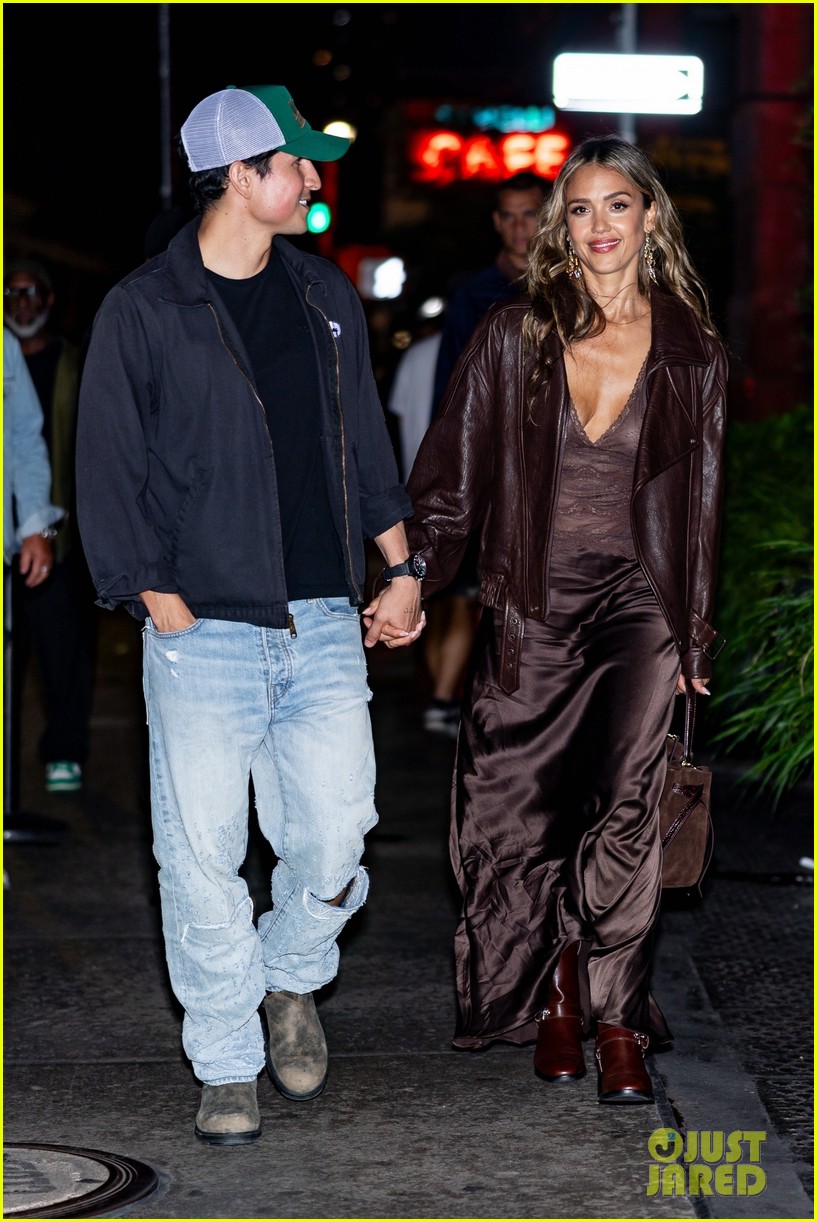 Jessica Alba & Danny Ramirez Hold Hands, Hang with Him's Marlon Wayans