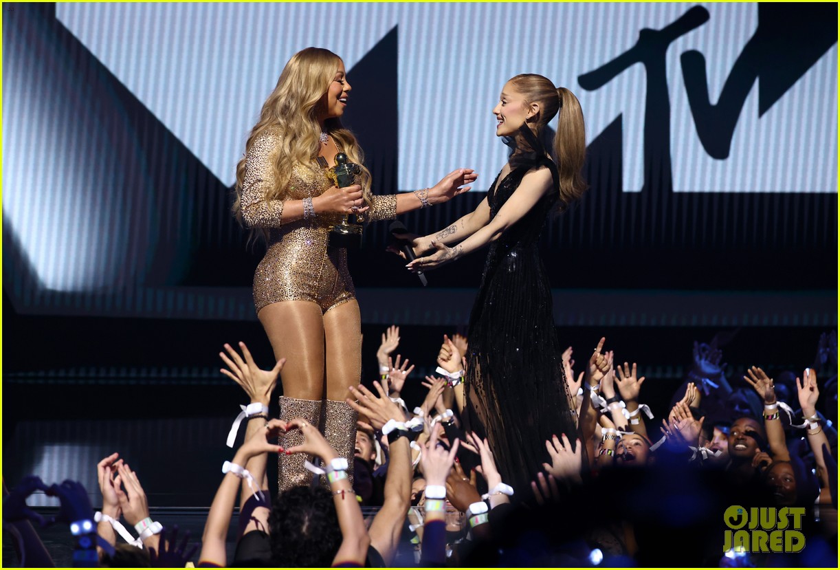 Ariana Grande Changes Into Second Dress to Present Mariah Carey with