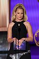 elizabeth banks emmy awards 05