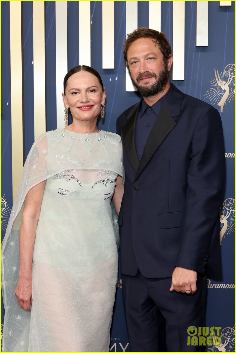 the bear stars at emmy awards 045203417