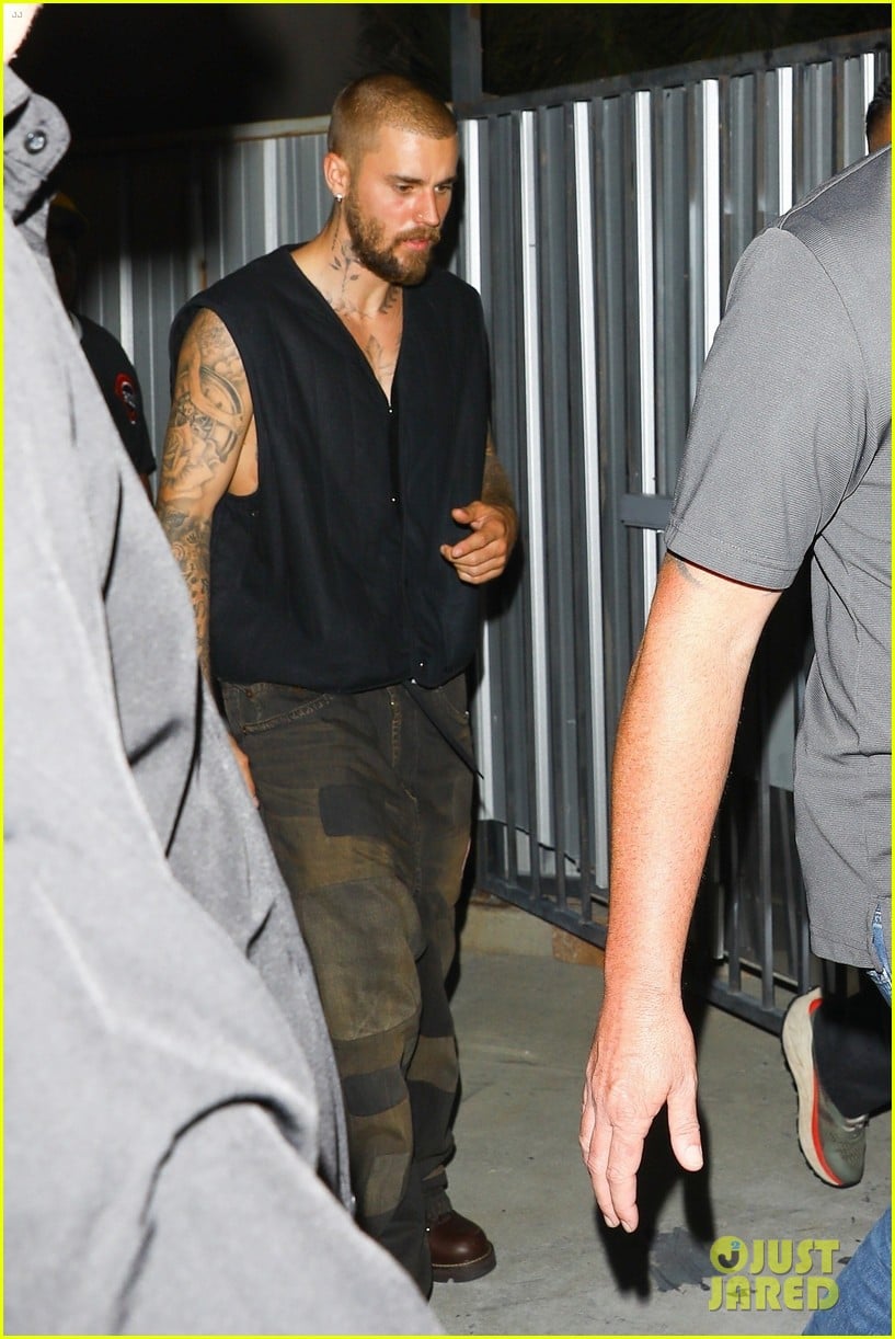 Justin Bieber Shows Off Tattooed Arms as He Steps Out for Evening Church  Service: Photo 5207995 | Justin Bieber Photos | Just Jared: Entertainment  News, image size:817x1222