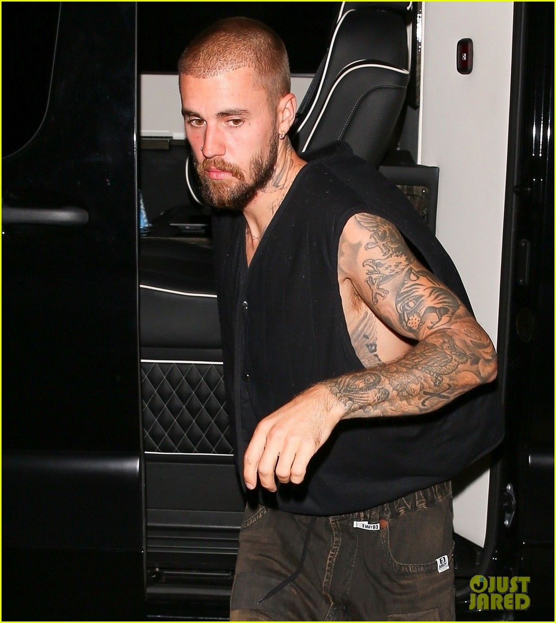 Justin Bieber Shows Off Tattooed Arms as He Steps Out for Evening Church  Service: Photo 5207996 | Justin Bieber Photos | Just Jared: Entertainment  News, image size:1090x1222