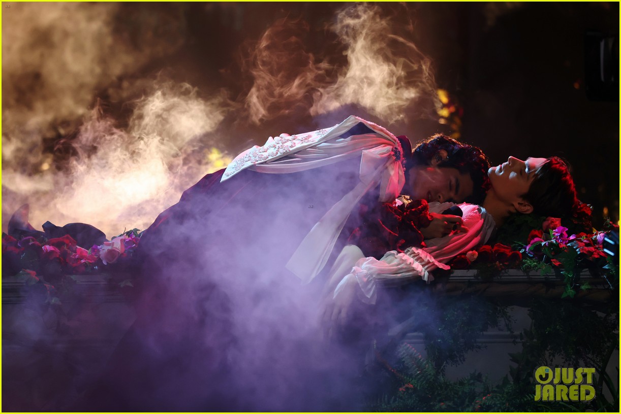 Conan Gray Gives Romeo & Juliet Themed Performance of 'Vodka Cranberry ...