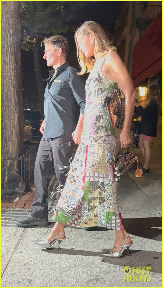 Gigi Hadid & Bradley Cooper Hold Hands as They Celebrate Her New Vogue(02)