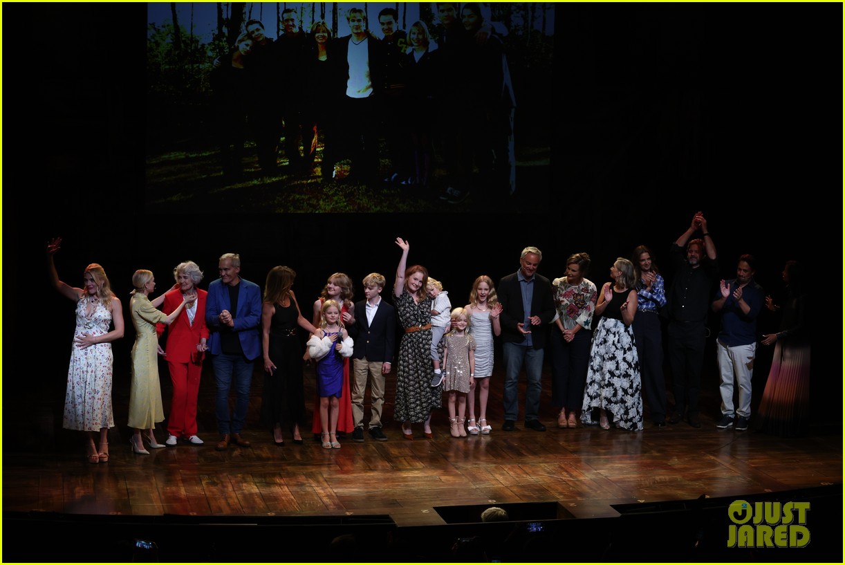 James Van Der Beek's Daughters Sing 'I Don't Want to Wait' at 'Dawson's