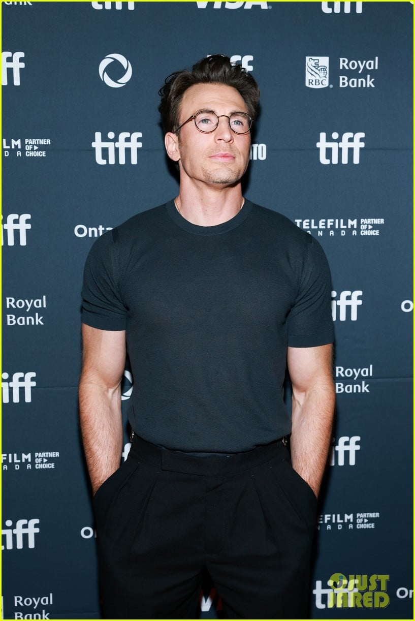 Christopher Evansさん専用 Chris Evans' Extremely Buff Physique Has Marvel Fans Thinking the