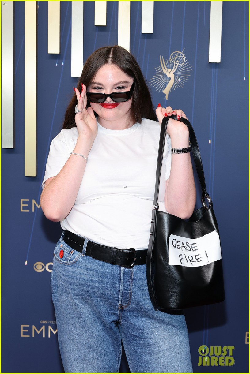 'Hacks' Stars Jean Smart & Hannah Einbinder Go Glam for Emmy Awards