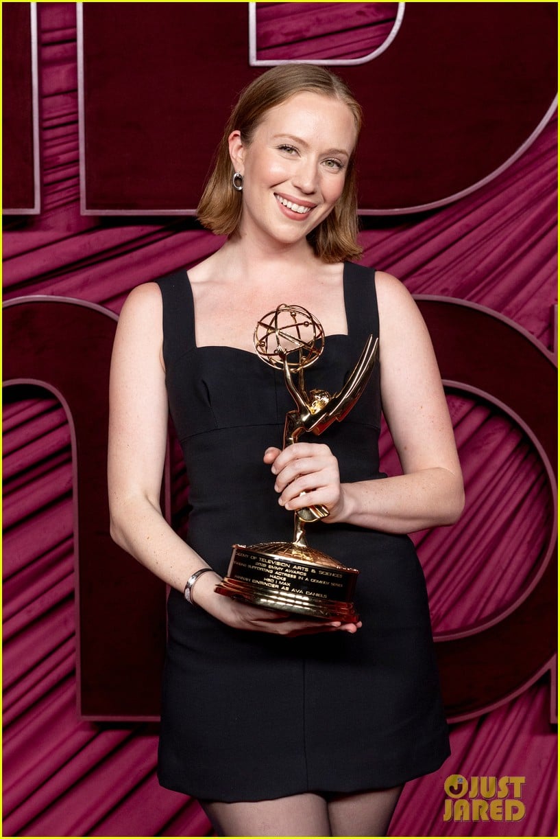 Hannah Einbinder Got a Bob Haircut Right After Emmys Win, Showed Off