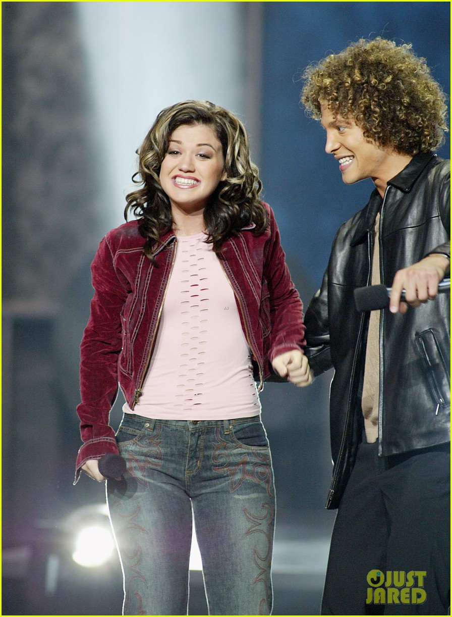 Kelly Clarkson Returns to Social Media to Reflect on Winning 'American(02)