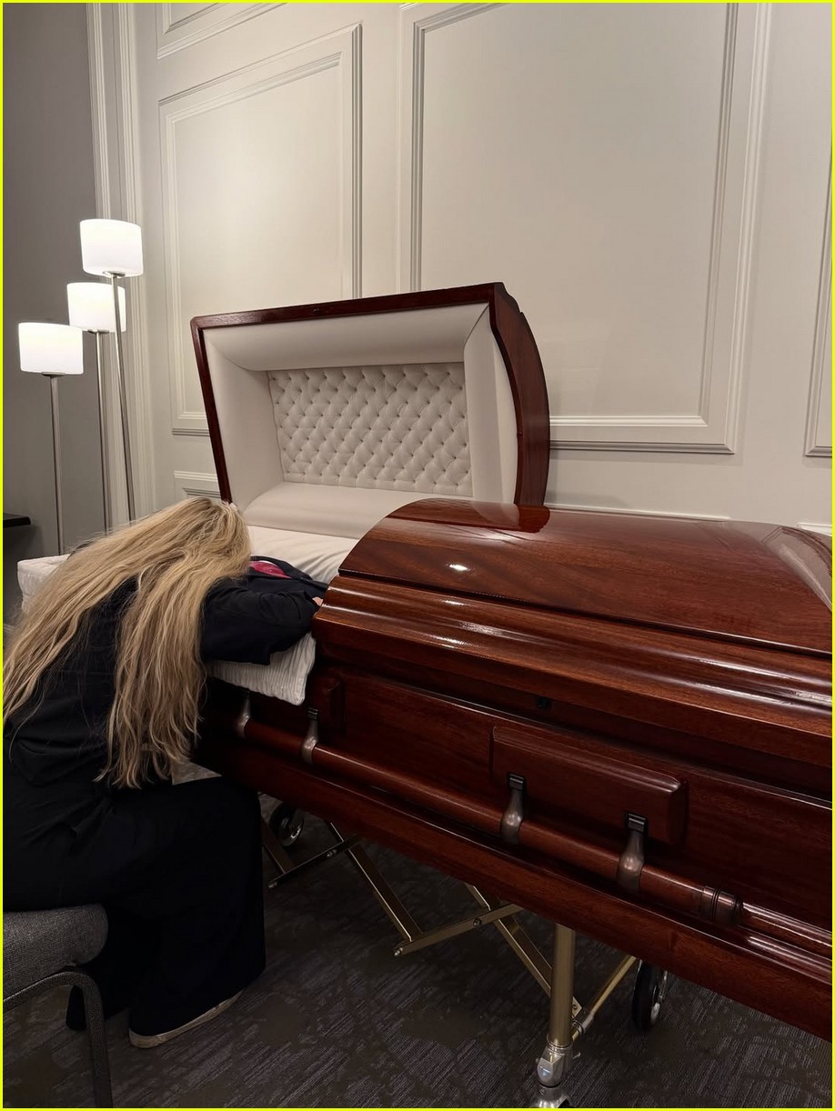 Erika Kirk Shares Photos Of Charlie Kirk s Body In His Casket While 