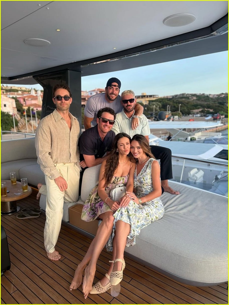 nina dobrev zac efron more on vacation 015205760