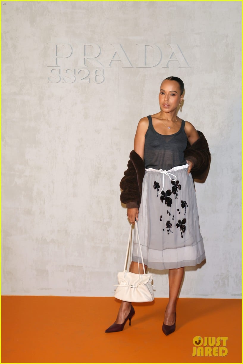 all-the-stars-at-prada-show-in-milan-19.jpg