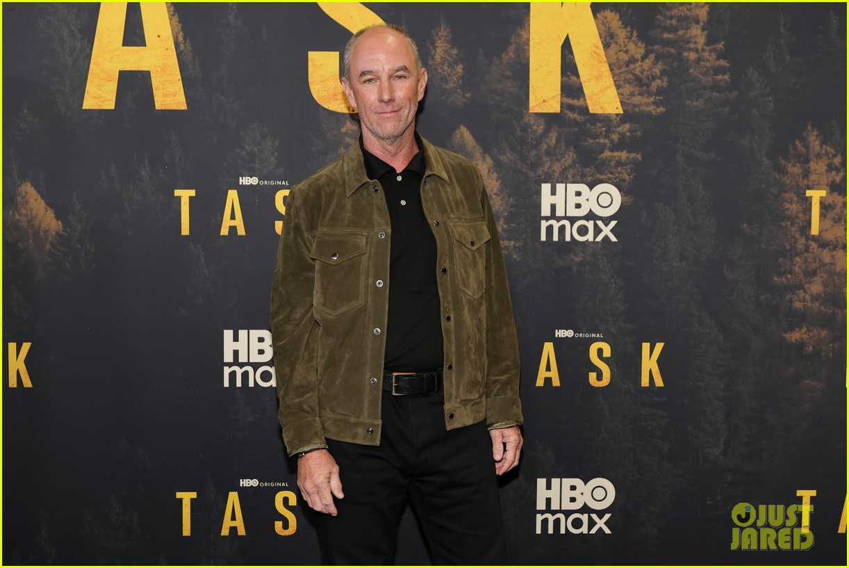 Mark Ruffalo Tom Pelphrey Step Out For Task Premiere In NYC Photo Mark Ruffalo Tom Pelphrey Task Premiere In Nyc 33