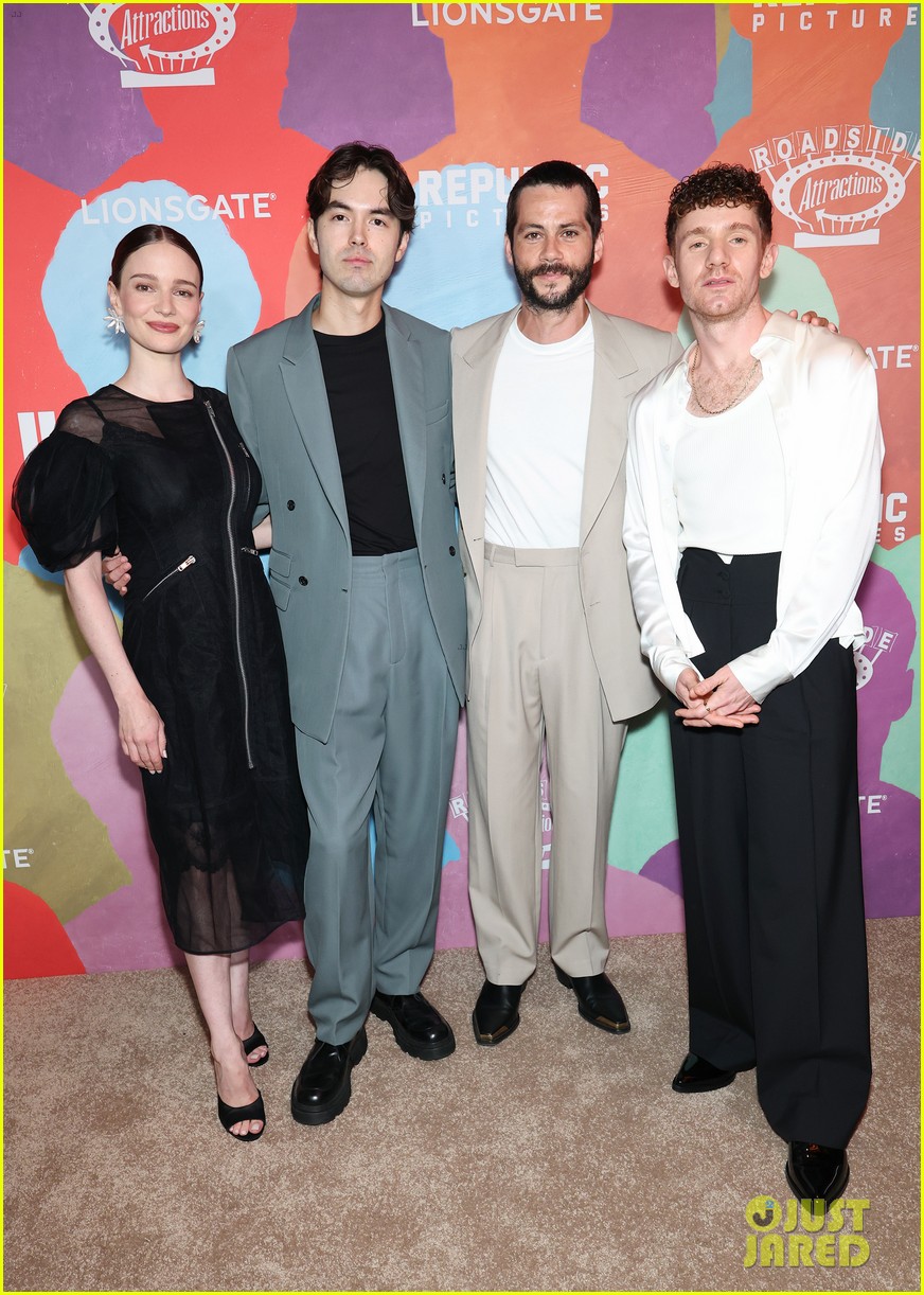 Dylan O'Brien Reunites With 'Teen Wolf' Co-Star Tyler Posey at Los Angeles  Premiere of New Movie 'Twinless': Photo 5197123 | Aisling Franciosi, Chris  Perfetti, Dylan O'Brien, James Sweeney, Teen Wolf, Twinless, Tyler, image size:872x1222
