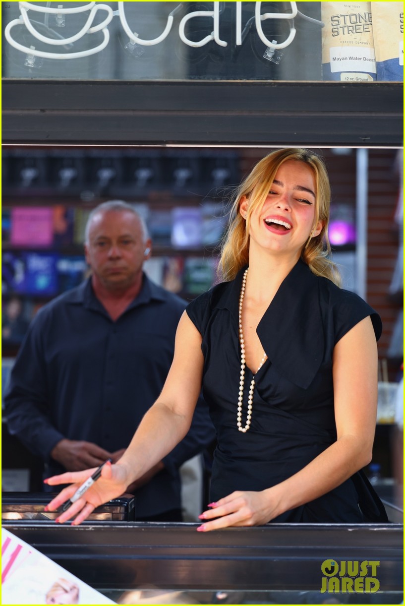 Addison Rae Signs Copies of Her W Magazine Cover for Fans in NYC on Her ...