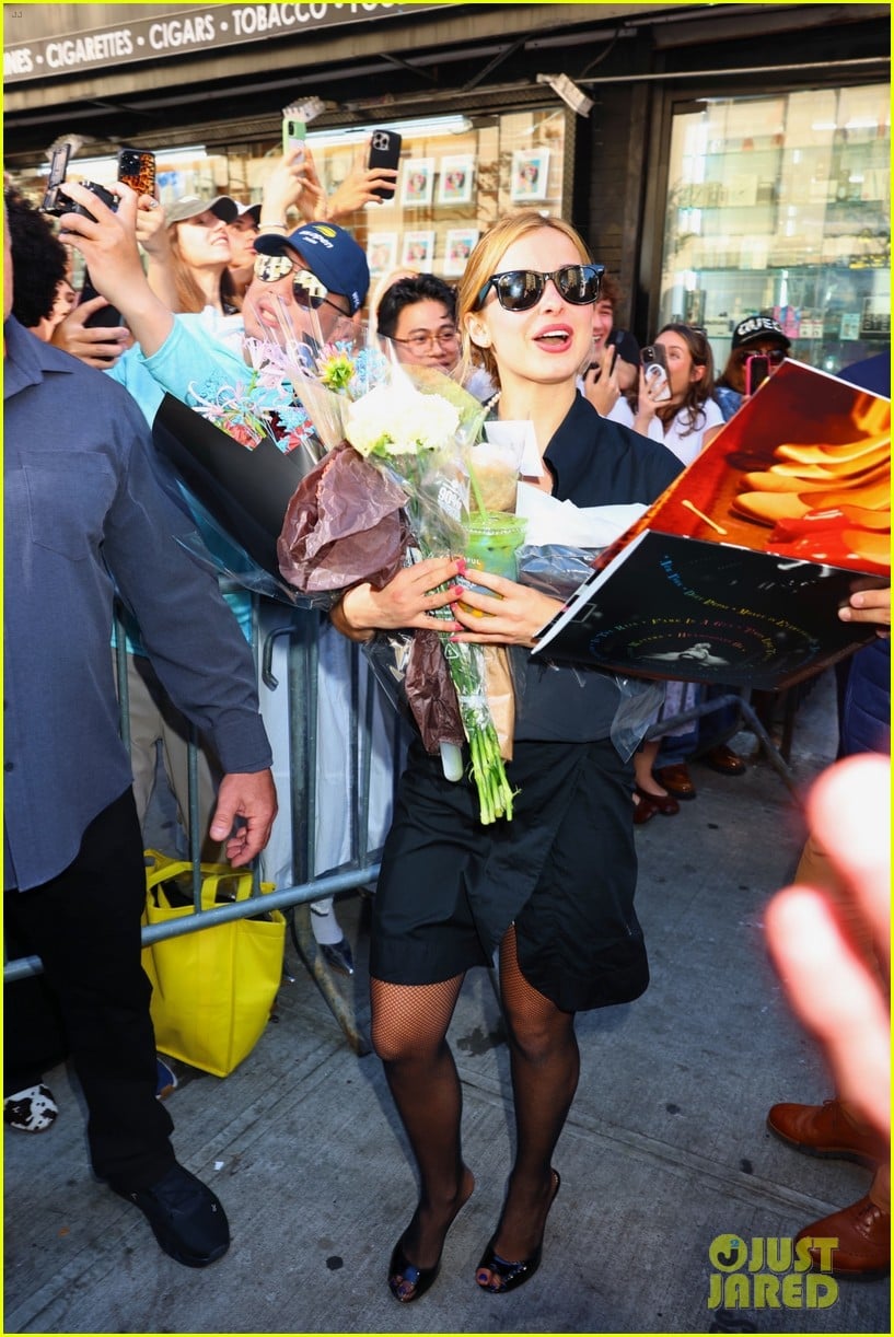 Addison Rae Signs Copies of Her W Magazine Cover for Fans in NYC on Her ...