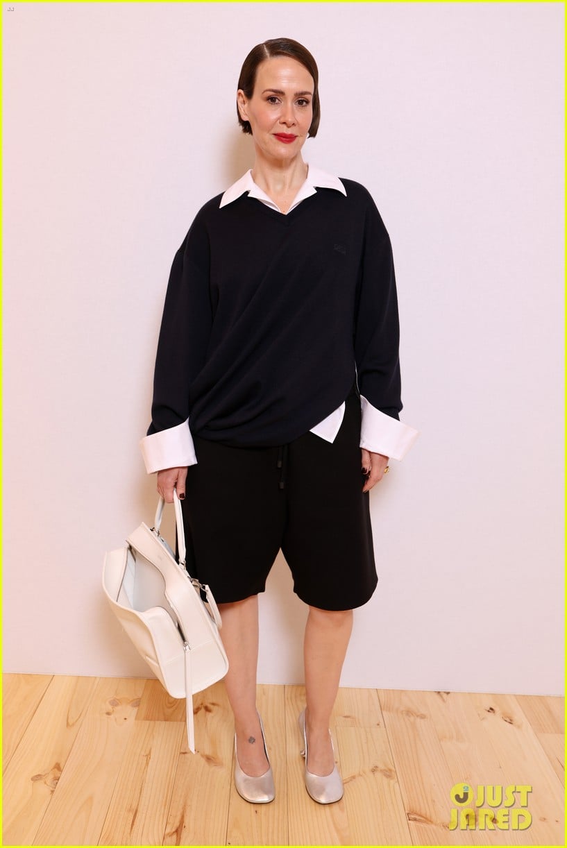 celebrities-attend-loewe-fashion-show-in-paris-01.jpg