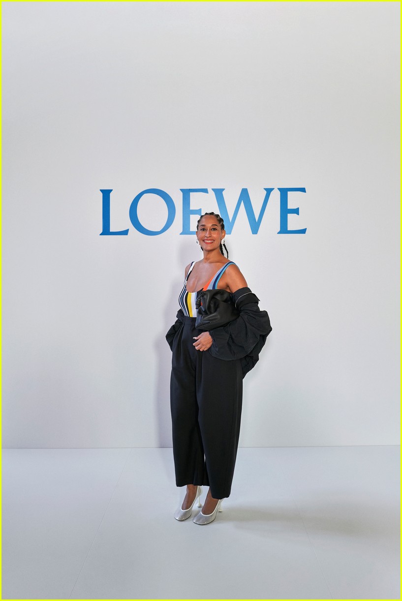 celebrities-attend-loewe-fashion-show-in-paris-04.jpg