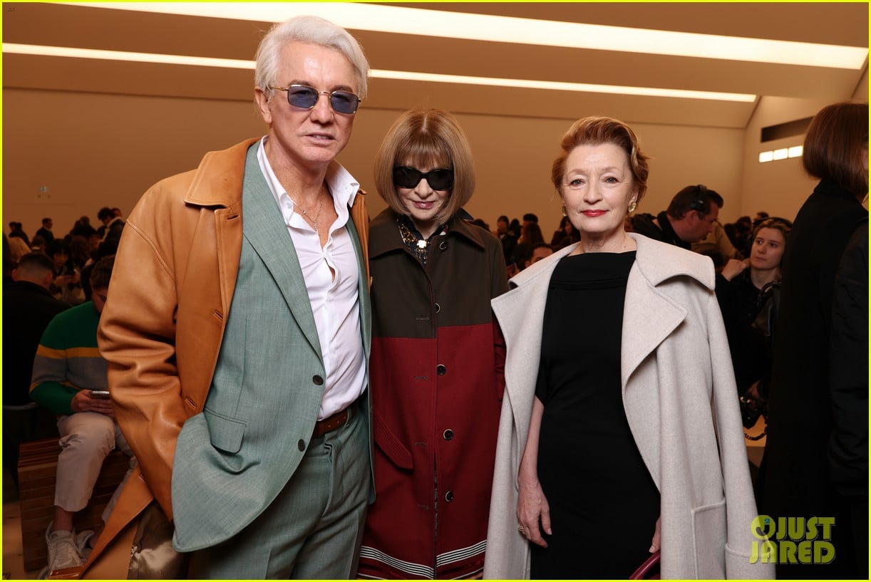 celebrities-attend-loewe-fashion-show-in-paris-10.jpg