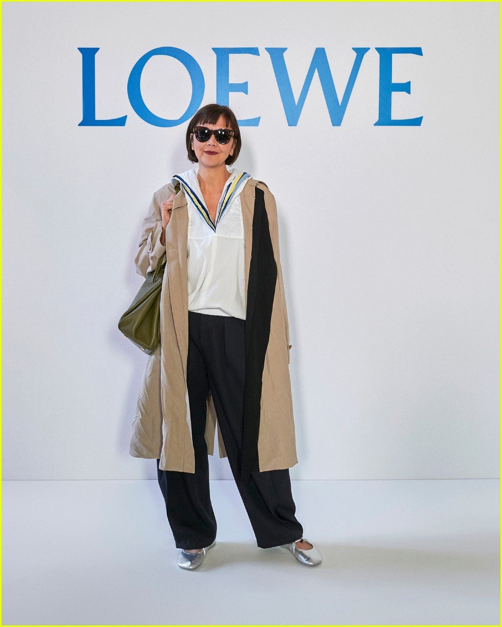 celebrities-attend-loewe-fashion-show-in-paris-27.jpg