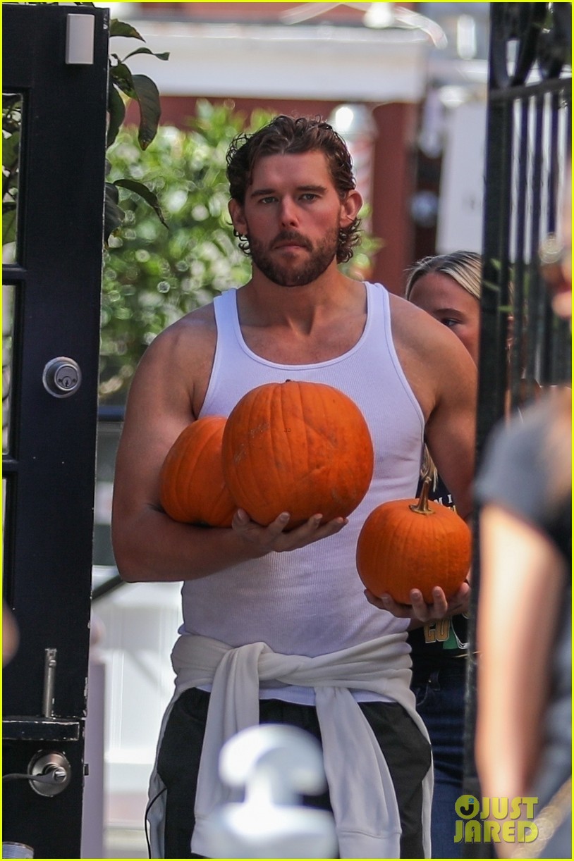 Christopher Schwarzenegger, 28, Bares Muscular Physique in a Tank Top(02)