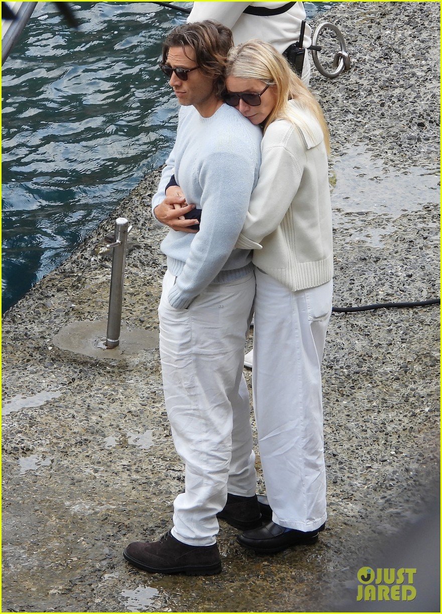 Paltrow Cozies Up to Husband Brad Falchuk on Steven Spielberg's