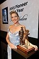 kate hudson honored as pioneer of the year 04