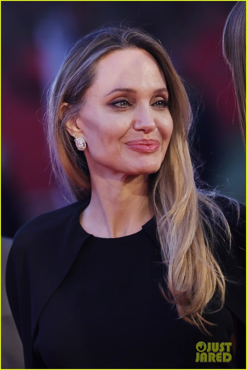 angelina-jolie-back-tattoo-rome-premiere-22.jpg