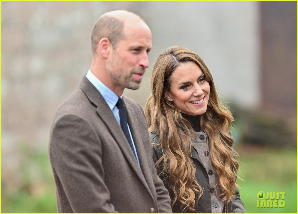 Kate Middleton & Prince William Visit a Flax Farm During Surprise Trip(01)