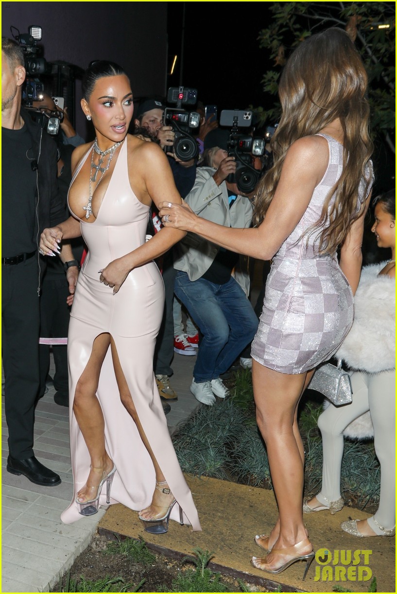 kim kardashian khloe kendall support kylie 025217626