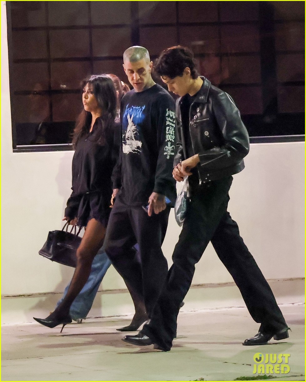 Kourtney Kardashian & Travis Barker Step Out to Celebrate His Son(02)