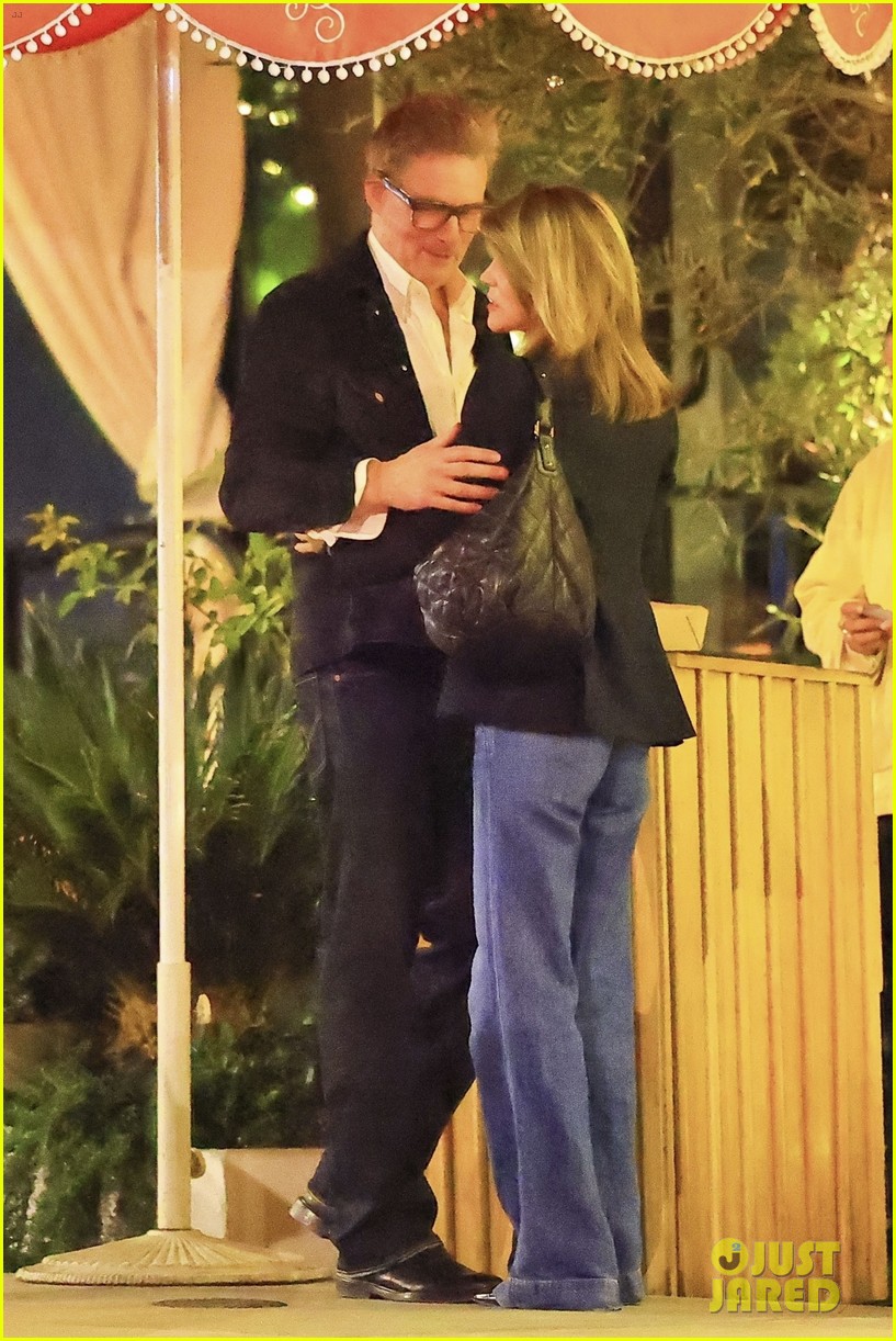 Lori Loughlin Reveals Which of Her Co-Stars Is Most Like Their 'Fuller  House' Character | wkyc.com, image size:817x1222