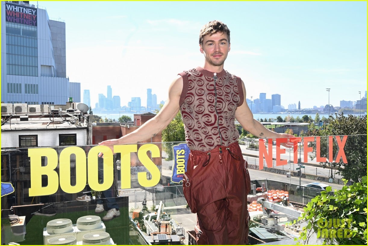 Miles Heizer & Angus O'Brien Put Arms On Display at 'Boots' Celebration: Photo 5212049 | Angus Obrien, Blake Burt, Boots, Brandon Tyler Moore, Dominic Goodman, Liam Oh, Max Parker, Miles Heizer, Tommy