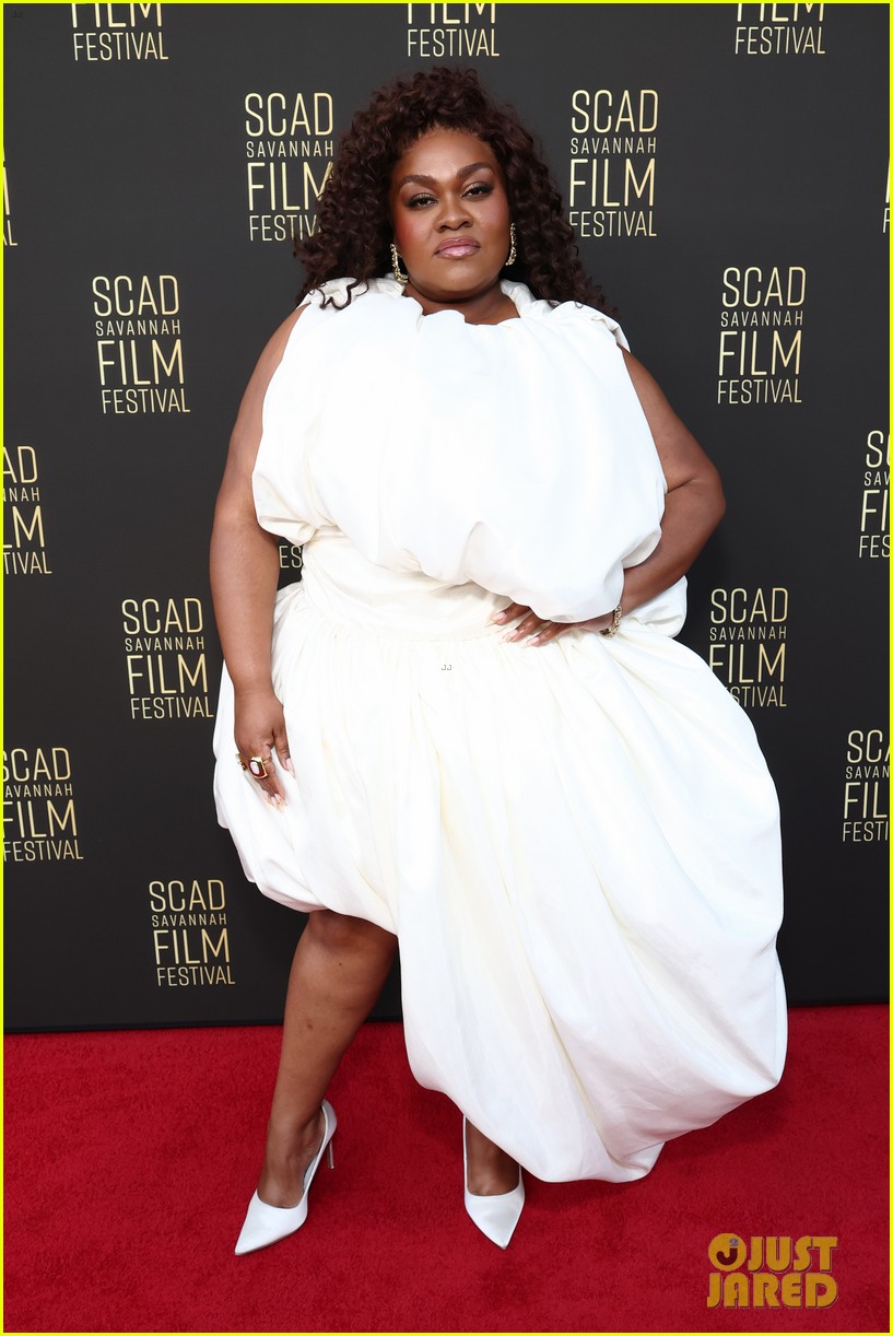 miles teller and his grandma look so cute on red carpet together 045225206