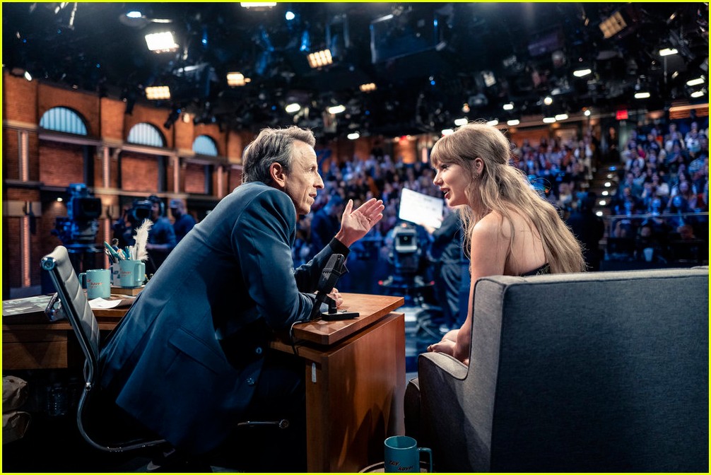 Taylor Swift Reveals Travis Kelce Had Embarrassing Mix-Up with 2 Stars ...