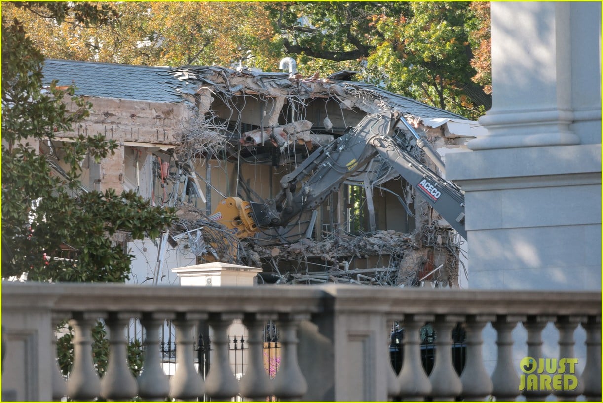 white-house-siding-demolished-to-build-donald-trump-s-ballroom-photos