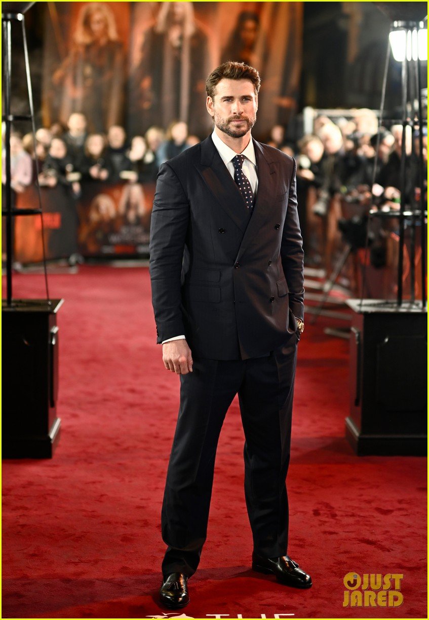 liam-hemsworth-the-witcher-season-4-premiere-in-london-14.jpg