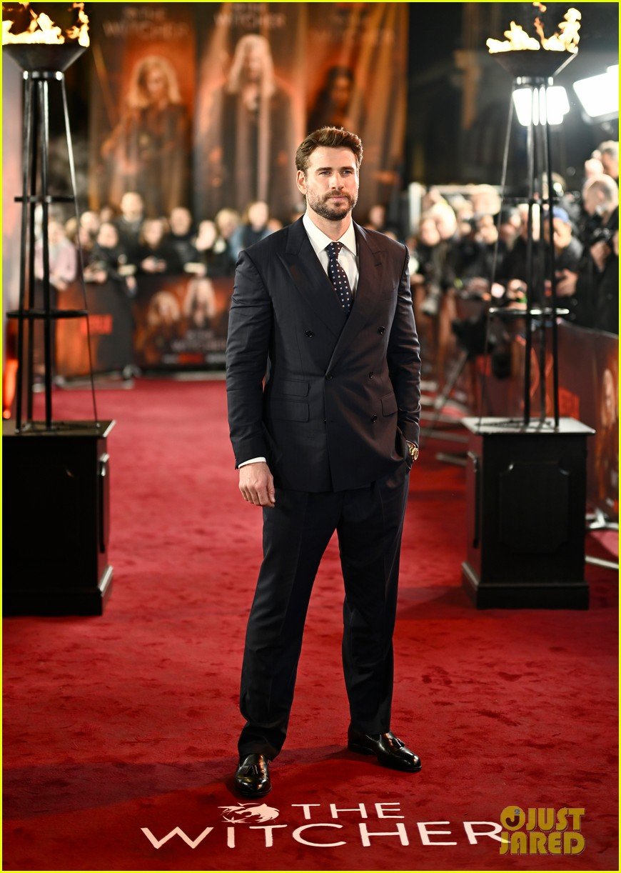 liam-hemsworth-the-witcher-season-4-premiere-in-london-15.jpg
