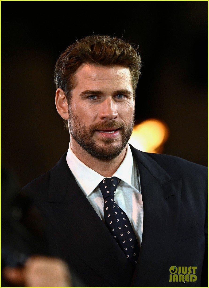 liam-hemsworth-the-witcher-season-4-premiere-in-london-20.jpg