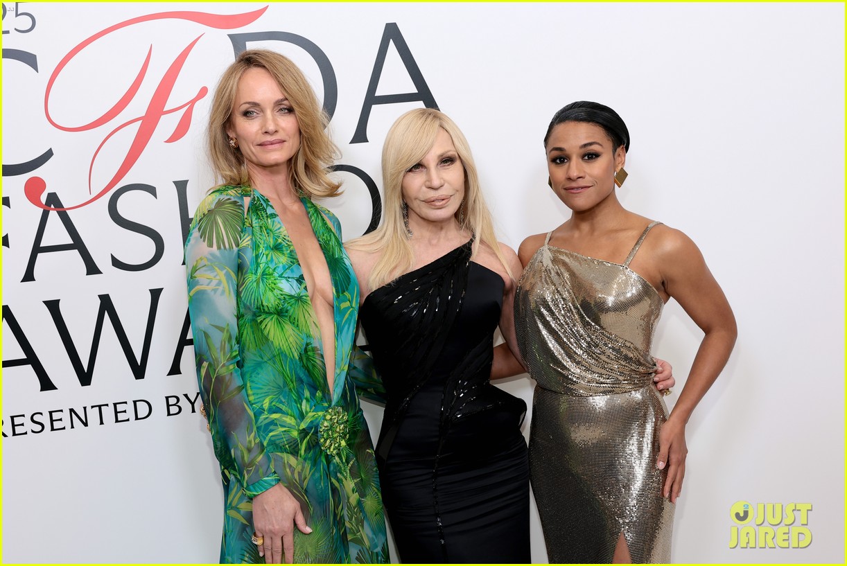 Amber Valletta Rewears the Iconic J.Lo Green Versace Dress, 26 Years