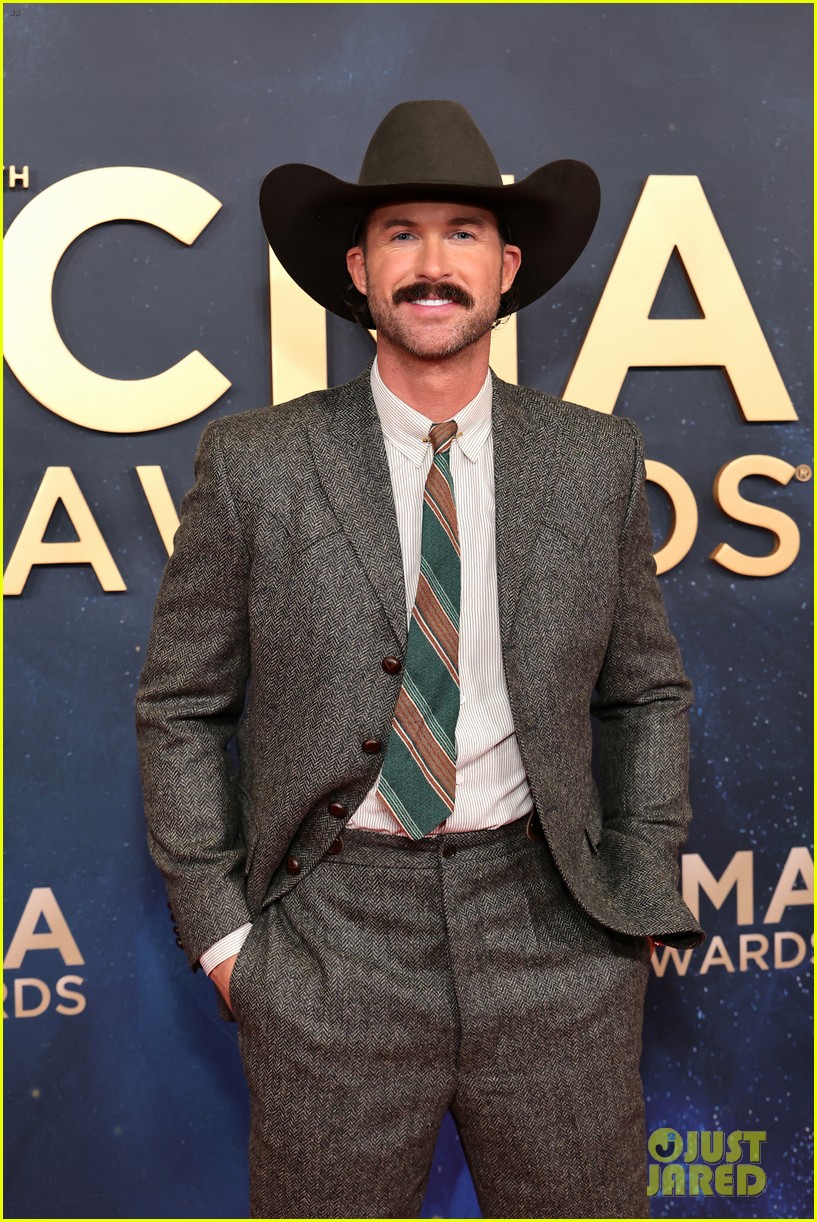 ella langley riley green win at cma awards 025242884