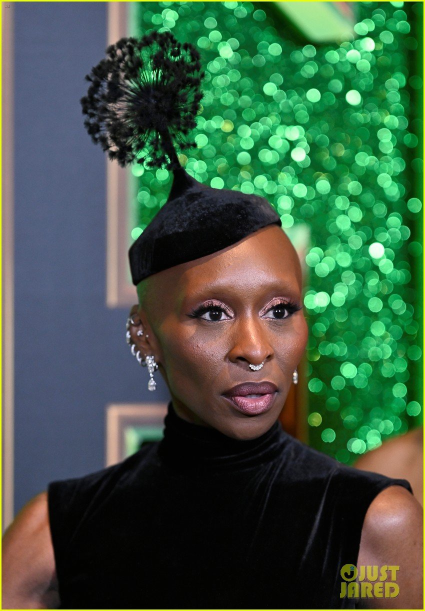 Fan Returns Cynthia Erivo's Schiaparelli Hat, One Year After She Lost(02)