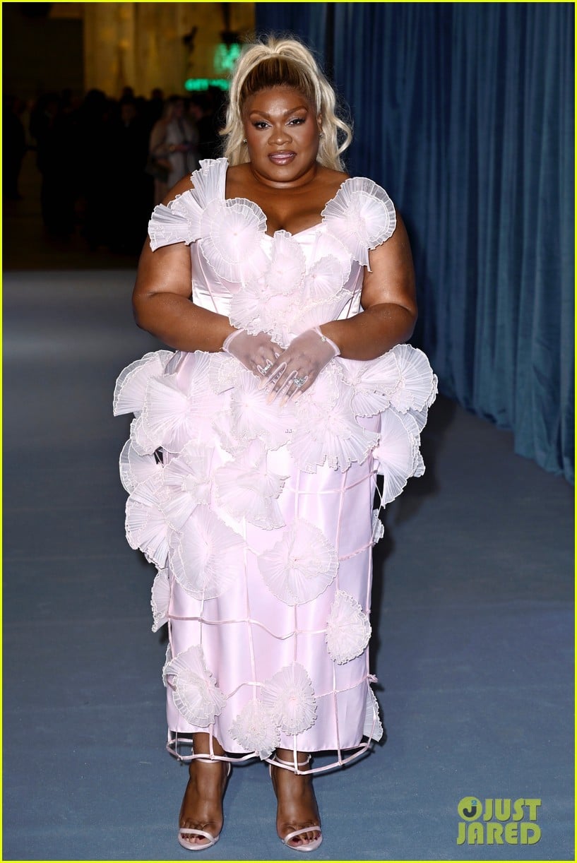 miles teller elizabeth olsen at eternity premiere in london 035241226