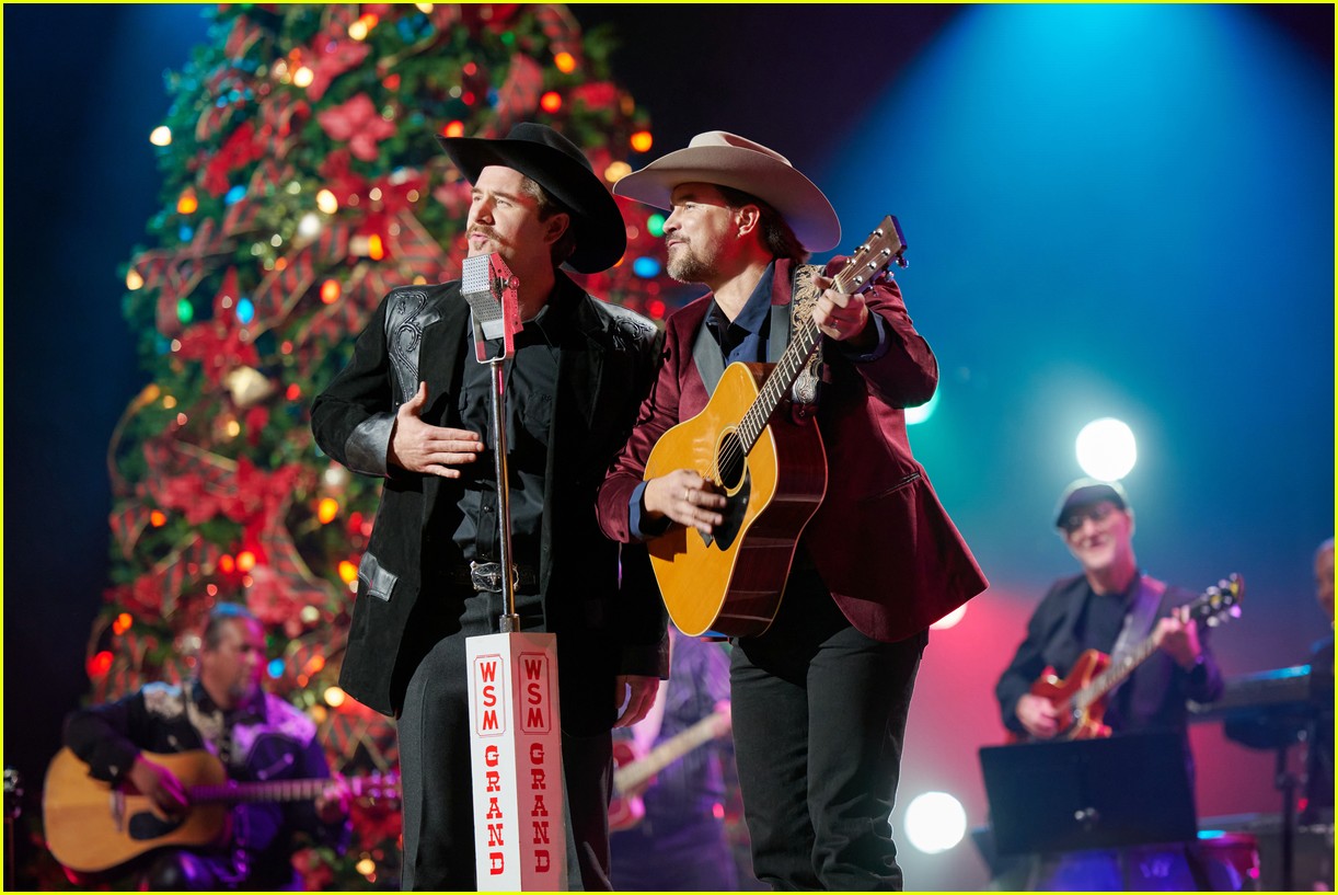 hallmark-s-grand-ole-opry-christmas-performers-lineup-14-country