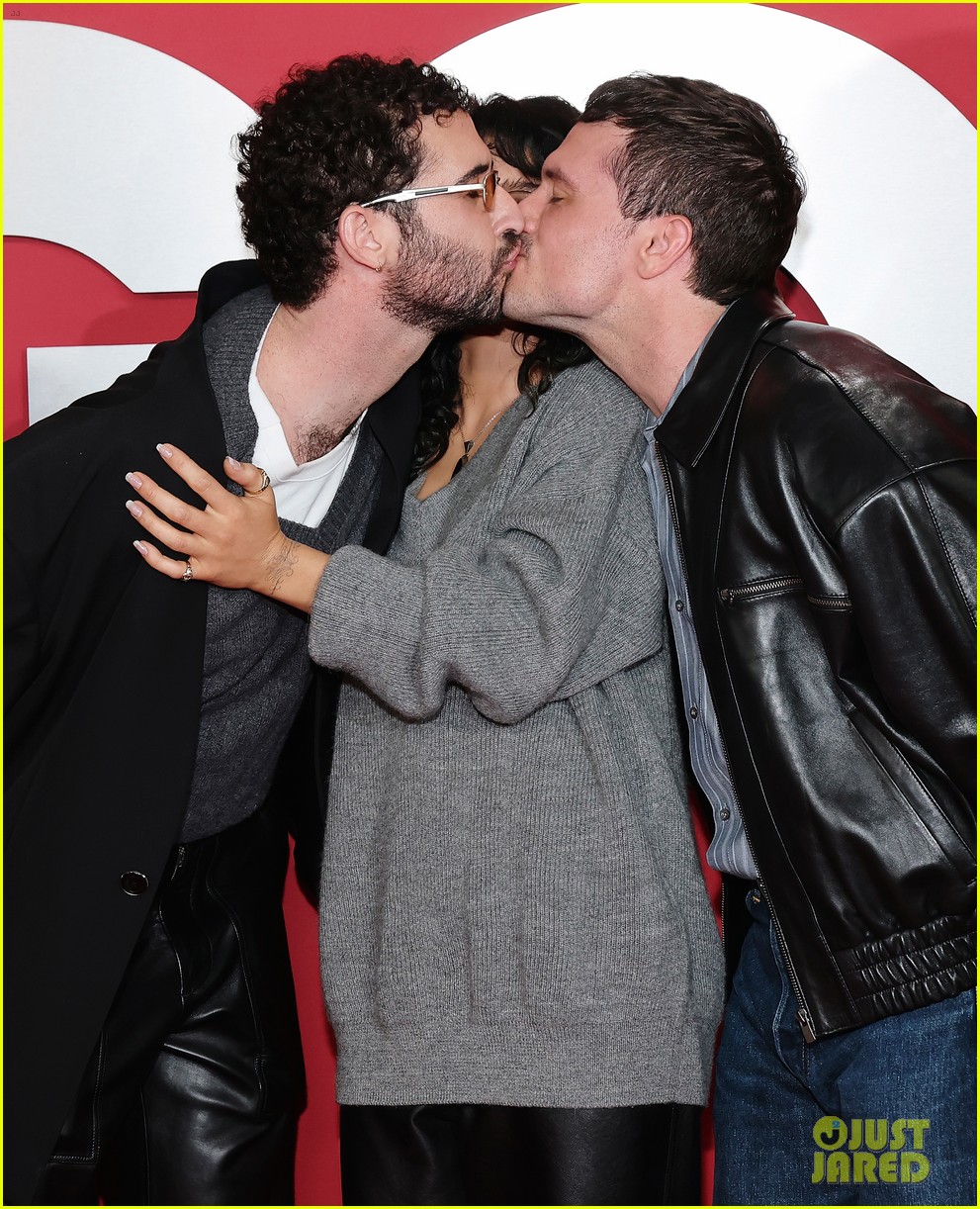 Josh Hutcherson Kisses 'I Love LA' Co-Star Jordan Firstman at GQ's Men of  the Party 2025!: Photo 5238943 | Jordan Firstman, Josh Hutcherson, Odessa  Azion, Rachel Sennott, True Whitaker Photos | Just, image size:991x1222