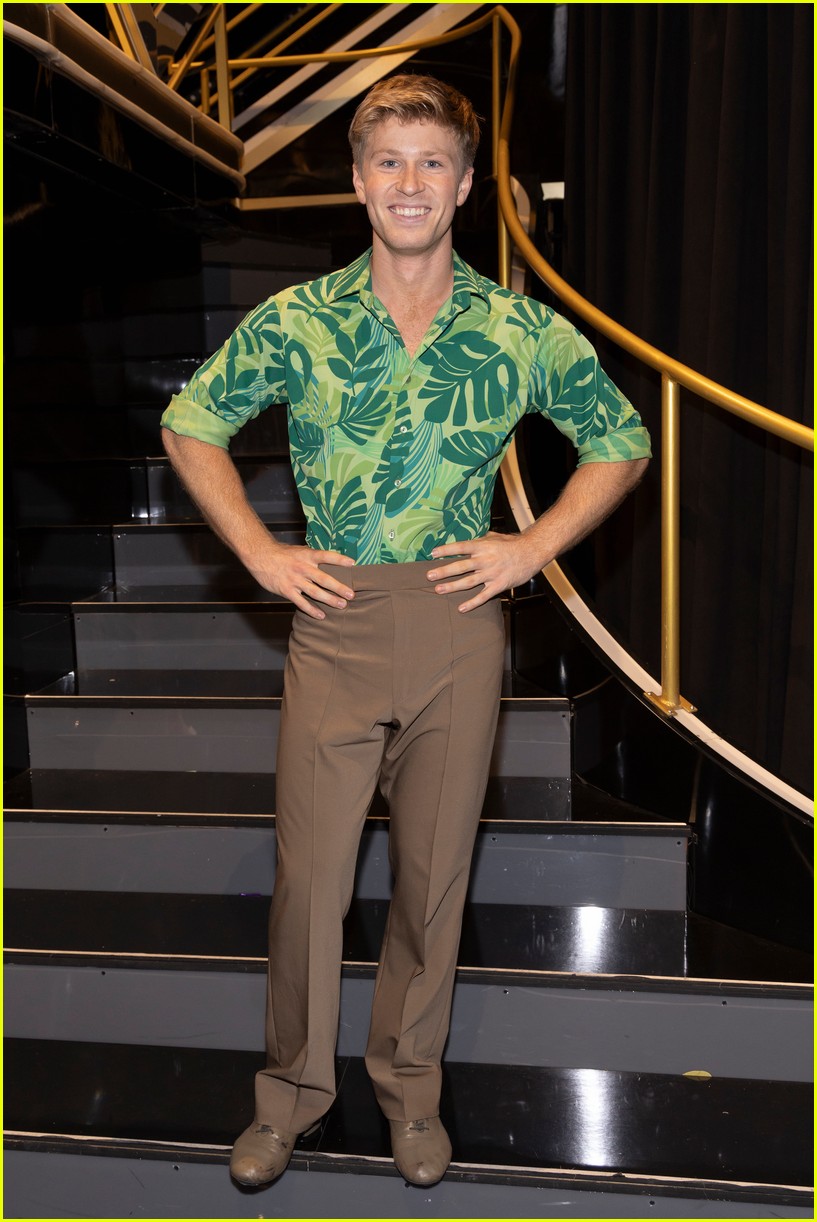 Robert Irwin Suffers Rib Injury Ahead of 'DWTS' Finale, Partner Witney ...