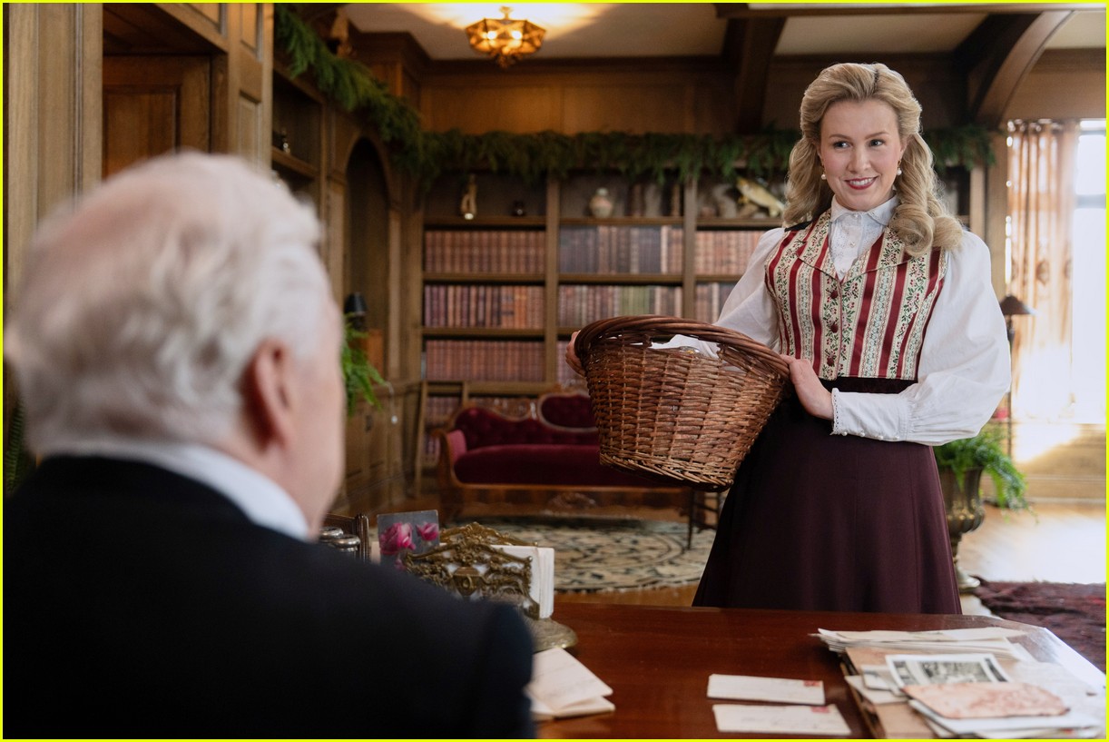 A Newport Christmas Actors Wes Brown Ginna Claire Mason Talk a-newport-christmas-actors-wes-brown-ginna-claire-mason-talk