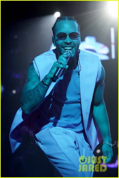 'Estocolmo' Lyrics, English Translation & Song Meaning: Romeo Santos ...